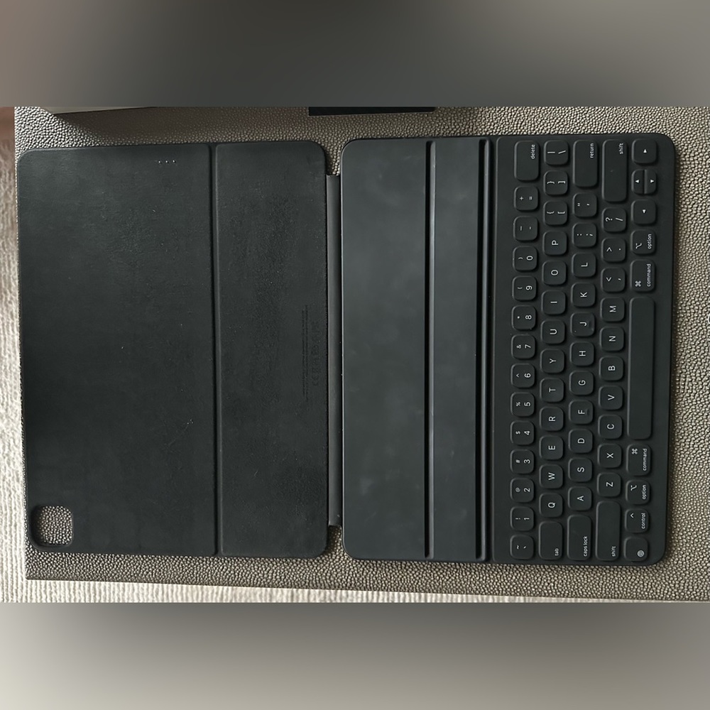 Apple iPad Pro smart keyboard folio case